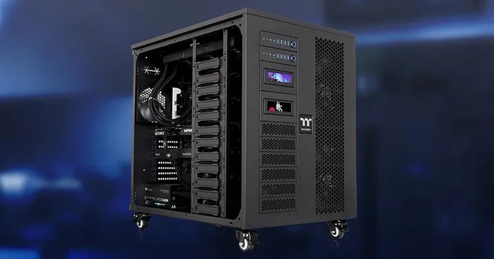 Thermaltake製フルタワー型PCケースの内部構造と前面パネル