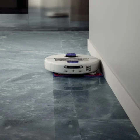 壁際で水拭きするDyson R2 Nurovi Wash+Dry