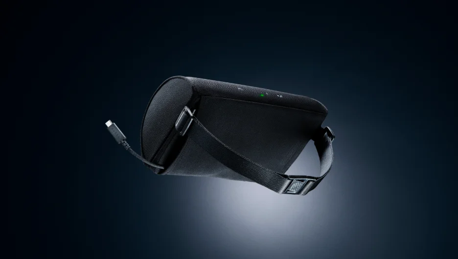 Razer Clio Xの黒いヘッドクッションとUSB-Cケーブル