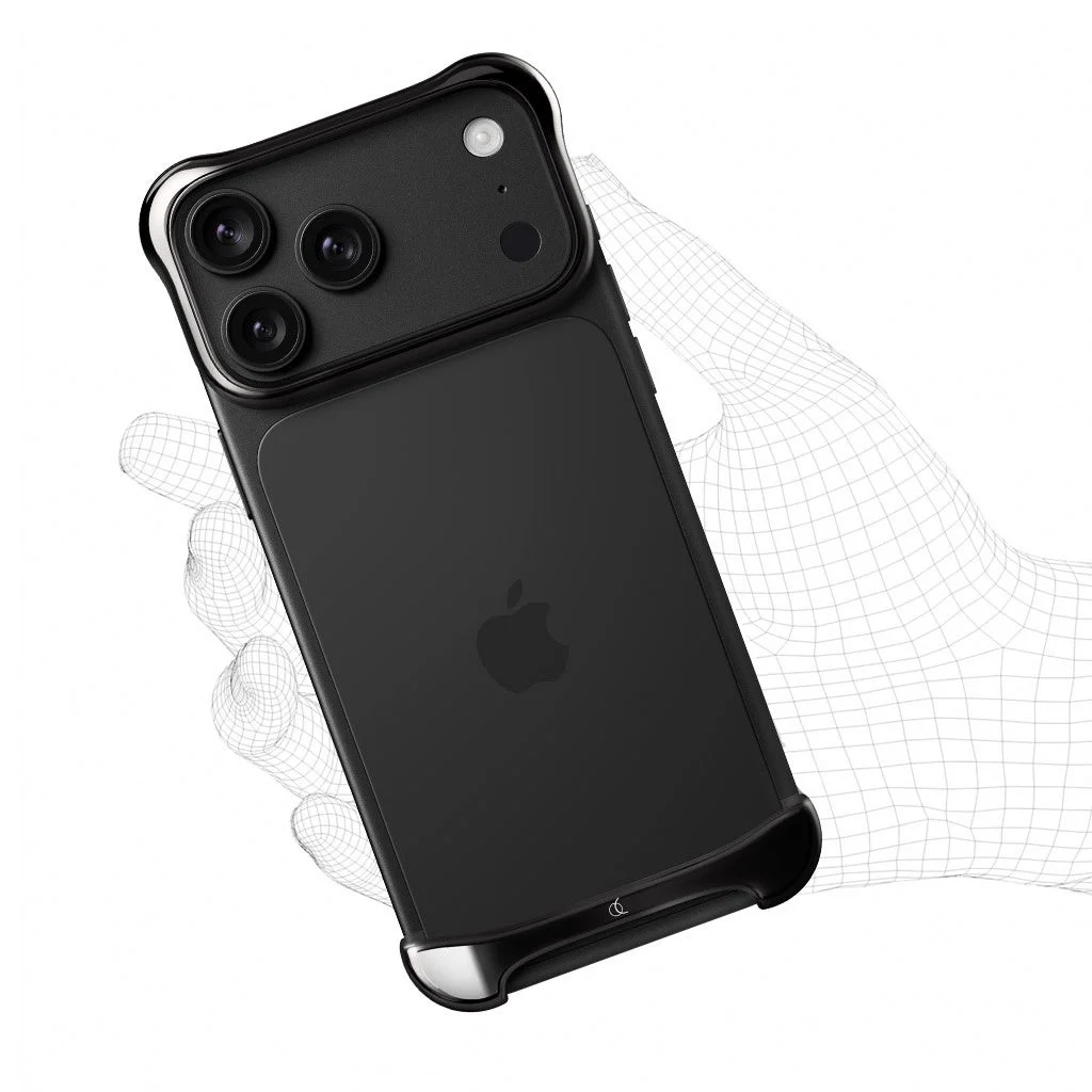 Arc Pulse チタニウム・オニキスブラックの背面。カメラと裏面を覆うミニマルな黒いバンパーケース。