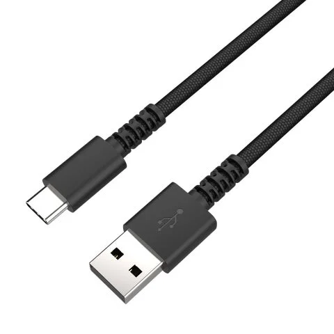 USB-A to Cタイプのブラックケーブルのコネクタと端子部分