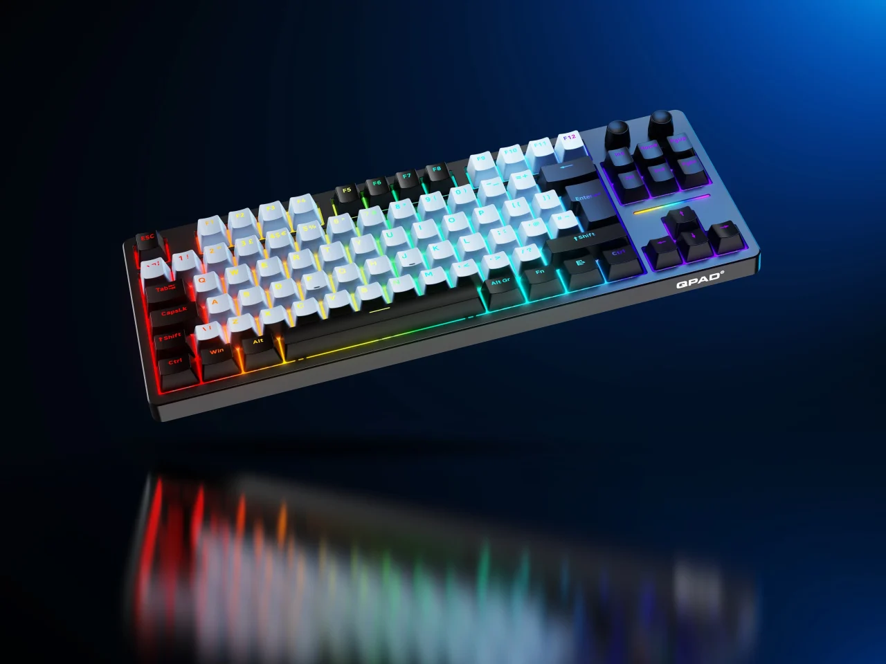 QPAD Loop TKL Model 3のRGBライトアップされた外観