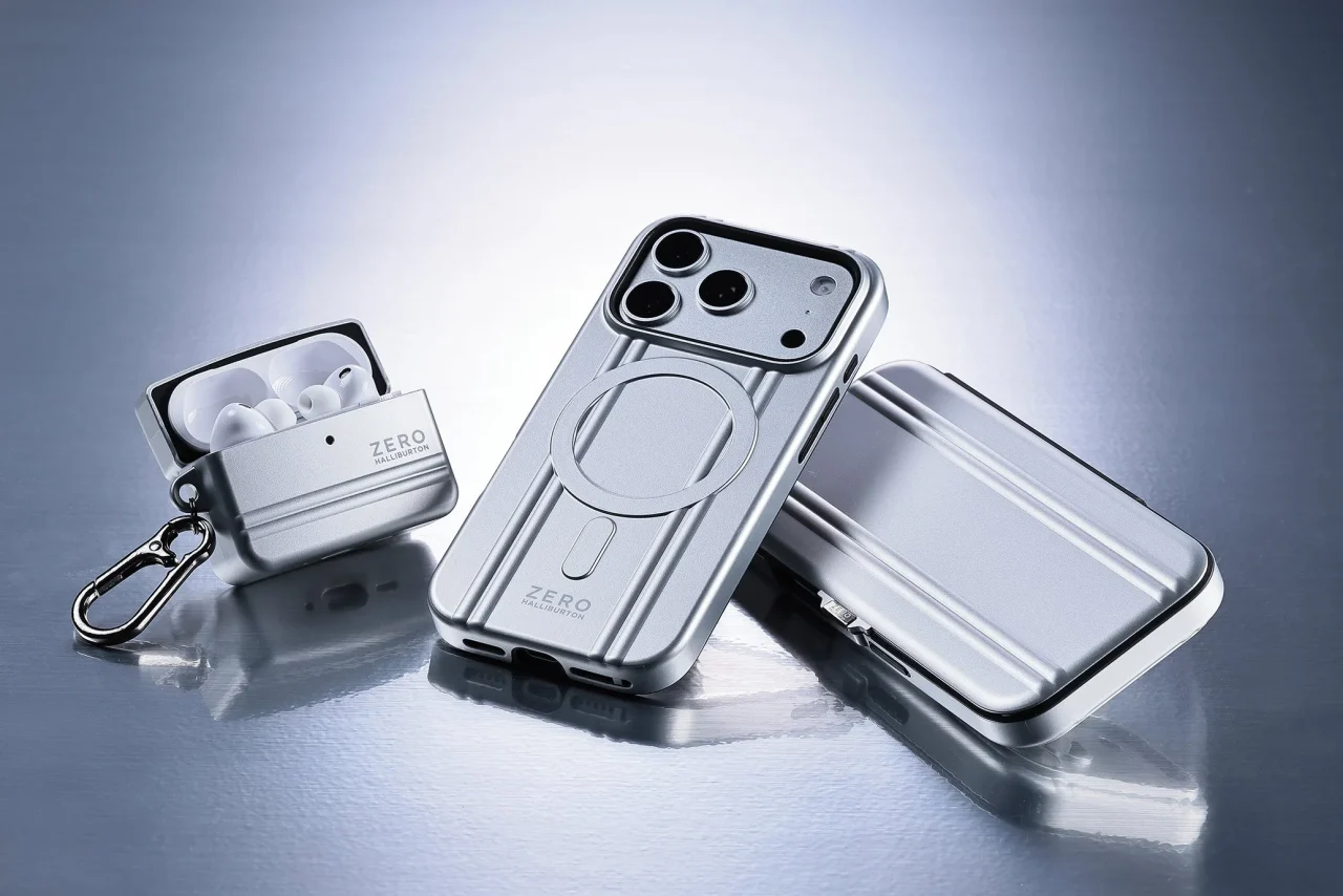 ZERO HALLIBURTON iPhoneケースのシルバーモデルとイヤホンケース