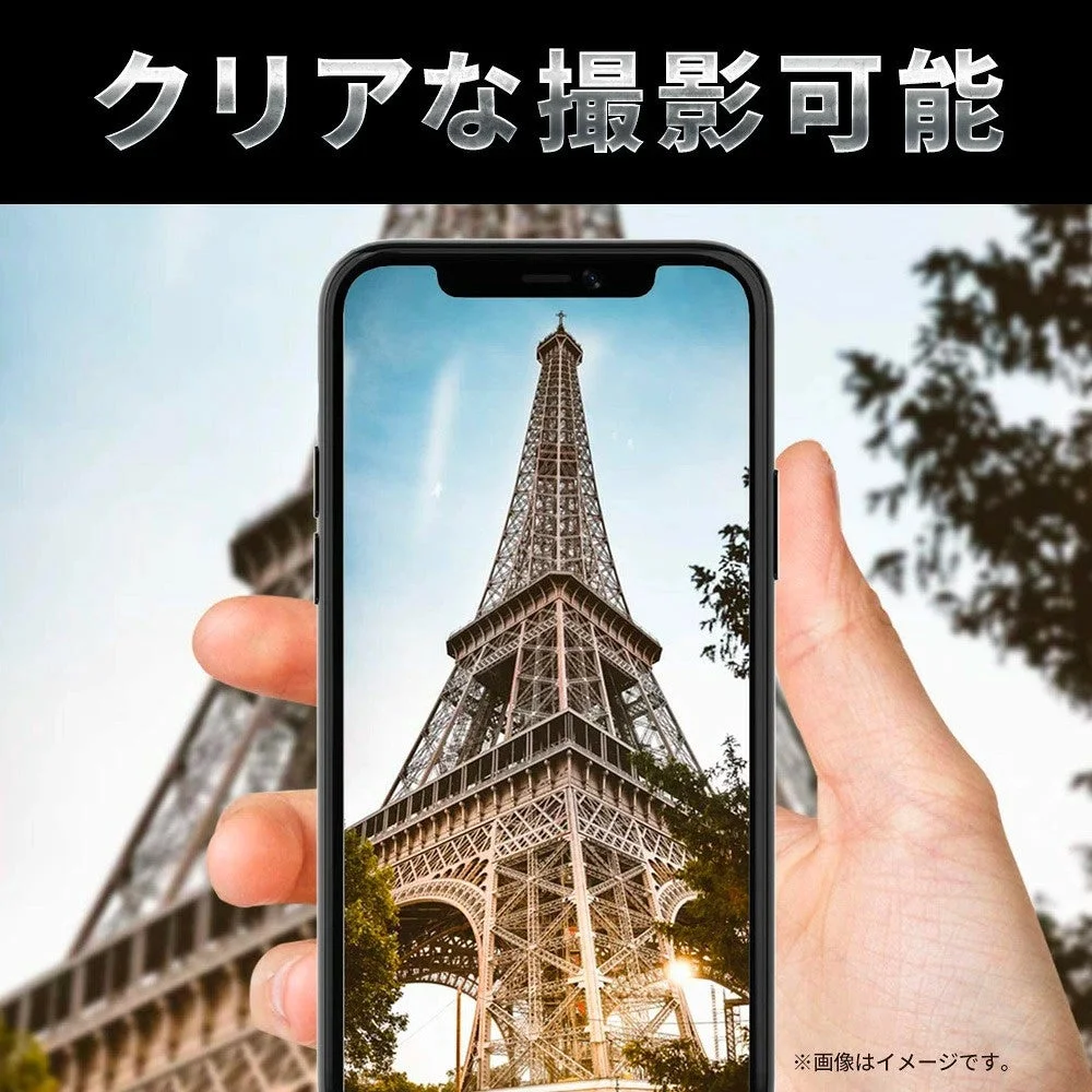 FIRMEカメラレンズ保護フィルムの透明度を示す、エッフェル塔の画像を映したスマホのイメージ