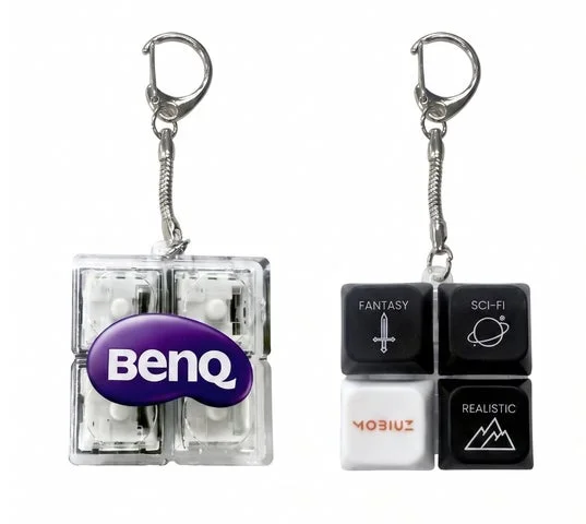 BenQロゴとゲームジャンルが刻印されたキーボードキーホルダー
