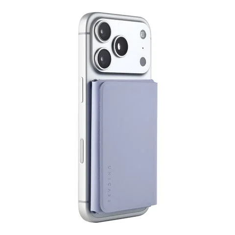 iPhone背面に薄型カードポケットがマグネットで装着された状態