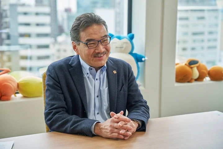 睡眠学の専門家・柳沢正史氏のインタビュー風景