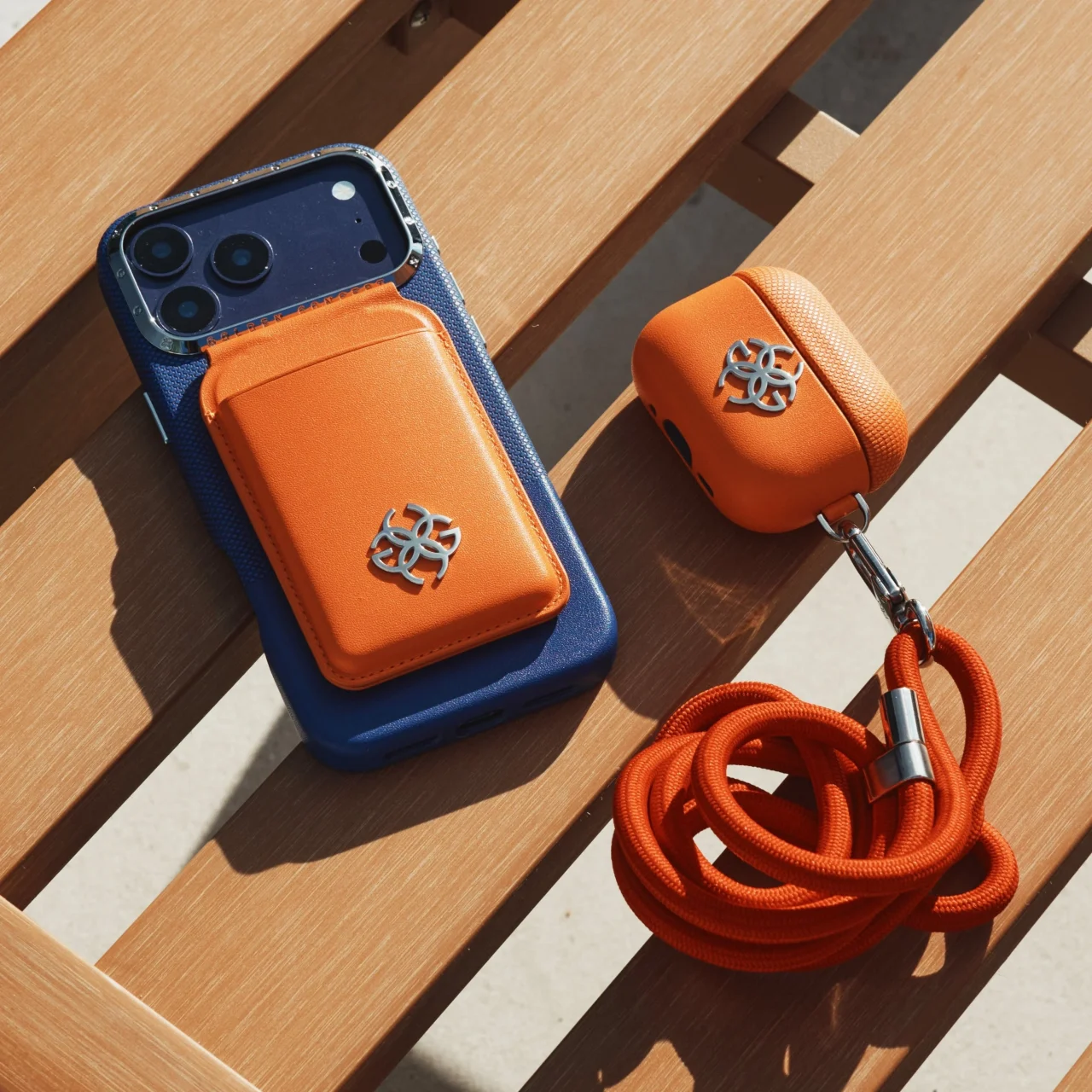 GC ESSENTIALSのiPhoneケース、ウォレット、AirPodsケース、ストラップ