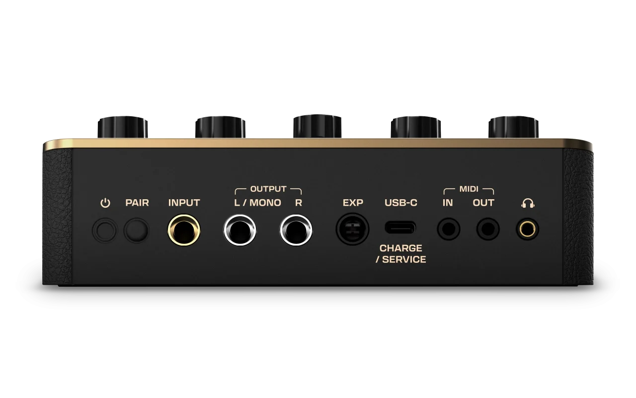 Spark PEDALの背面端子部。INPUT、OUTPUT、USB-C、MIDI、ヘッドフォン端子が確認できる。