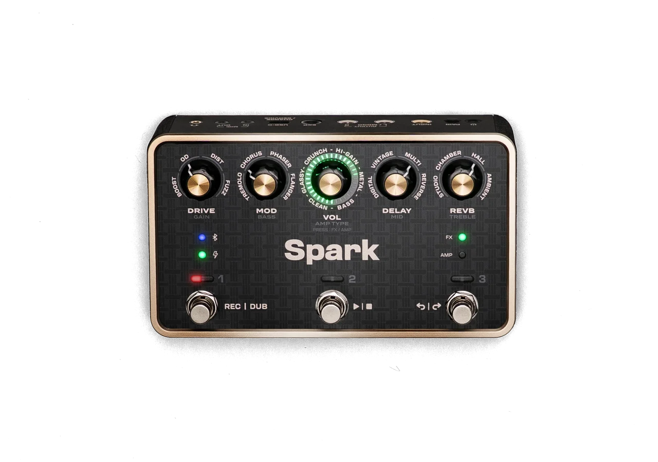 Spark PEDALのトップ面。5つのノブと3つのフットスイッチが配置された黒い筐体