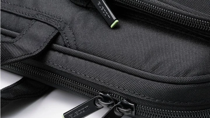 バッグのファスナー部分のアップ