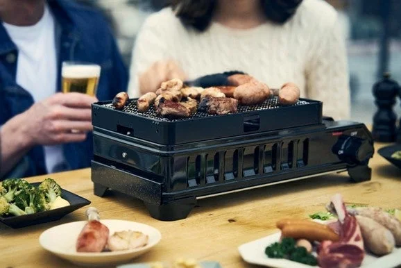 カセットガス炉ばた焼器 “炙りの匠”のアウトドア利用シーン