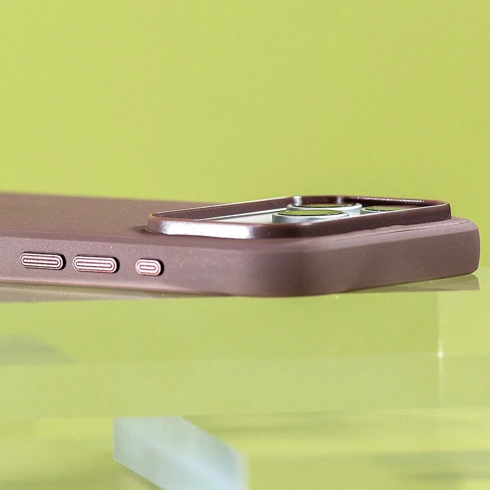 ピークデザインiPhone18Pro用ケースの側面とカメラリング部分のクローズアップ