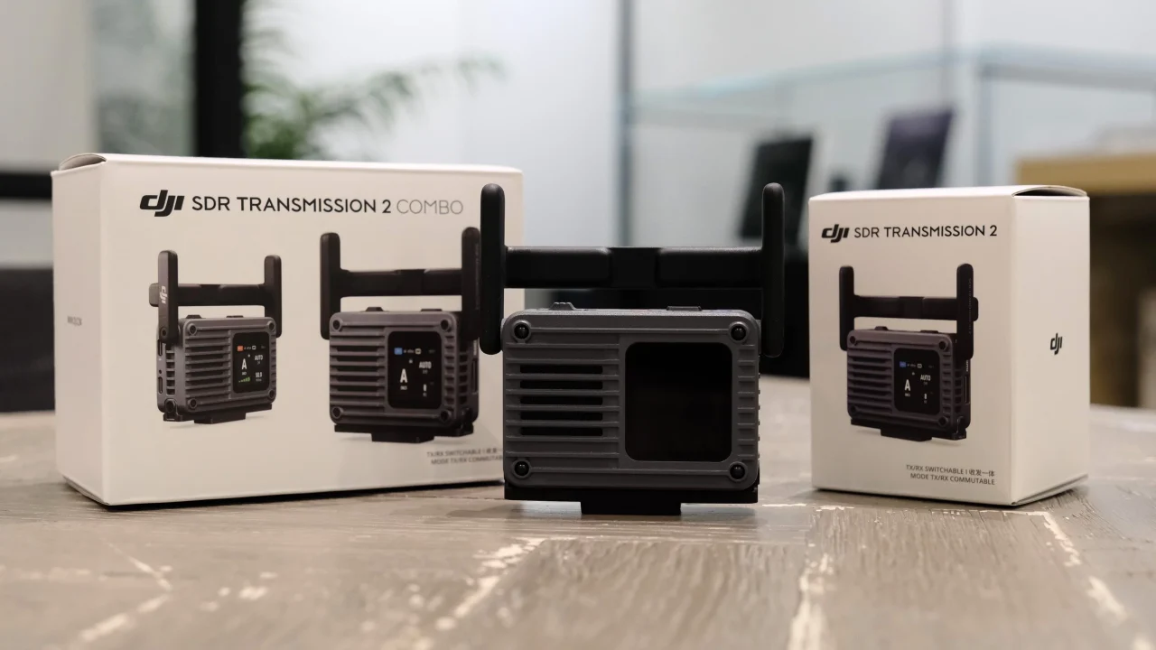 DJI SDR Transmission 2の本体とパッケージ