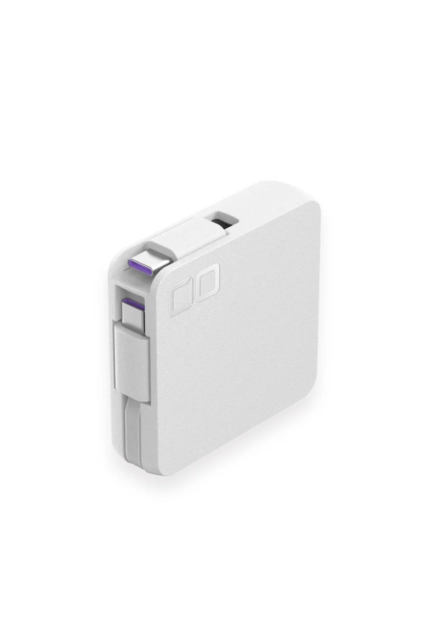 CIO SnapReel Cableのホワイトカラー。USB-C端子が収納されたコードリール式ケーブルの外観。