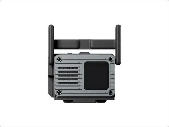 DJI SDR Transmission 2の本体。グレーの筐体に黒いアンテナが2本付いた機器。