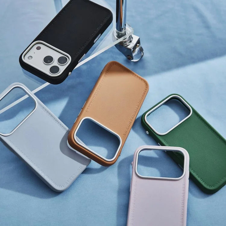Sereluのスマホケース。マットな質感とアルミパーツを組み合わせたデザイン。