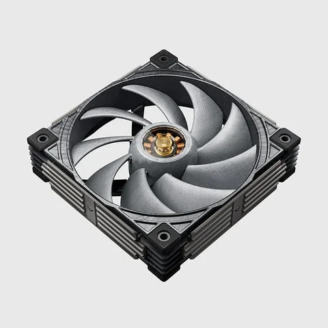 黒いフレームとブレードを持つ120mm冷却ファン