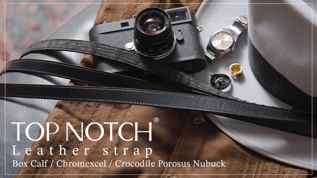 TOP NOTCH Leather strapの告知ビジュアル。カメラと時計を背景に、3種のレザー素材名が記載されています。
