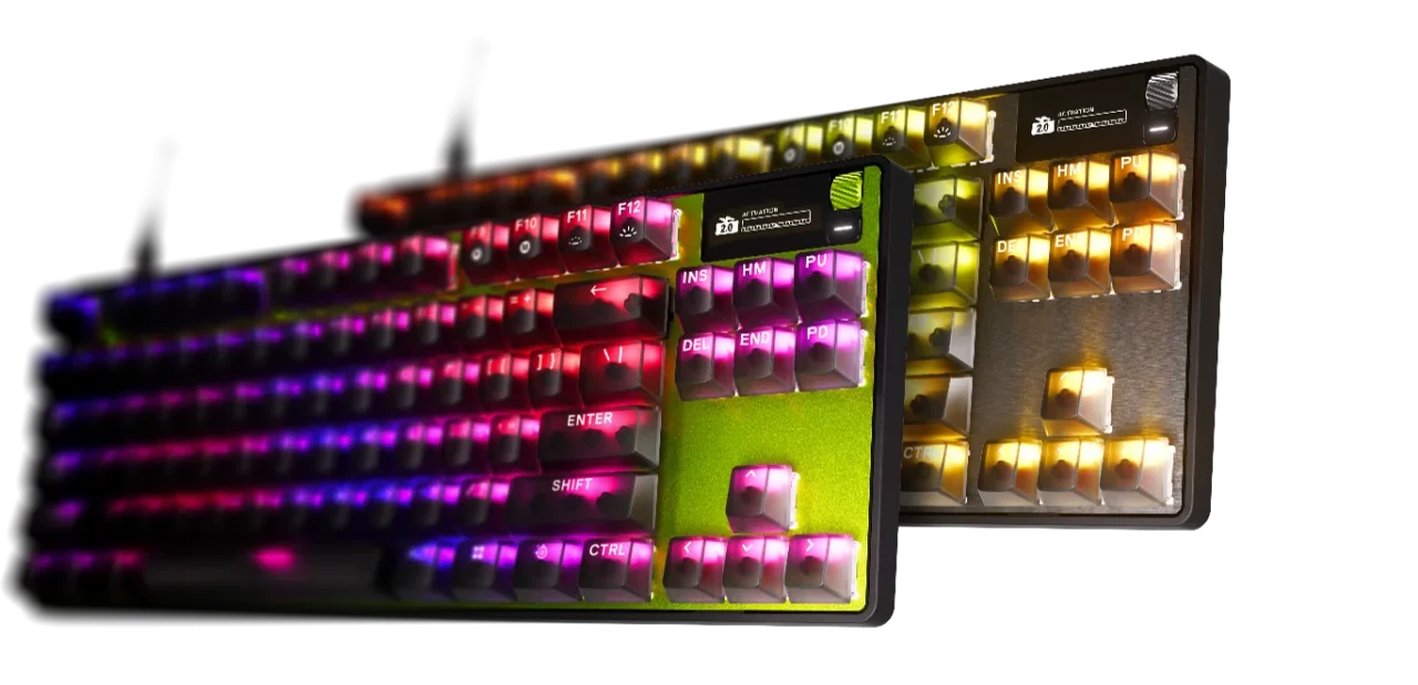 Apex Pro TKL Gen 3 CyberとSteelの2台のキーボード。前面はRGB点灯、背面は内部構造が見える。