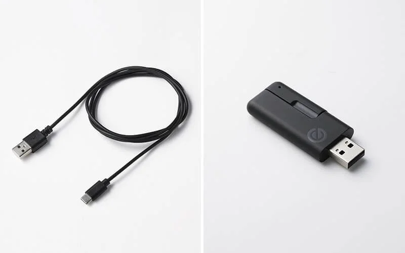 USB-AとUSB Type-Cの充電ケーブルと、2.4GHz無線接続用レシーバー