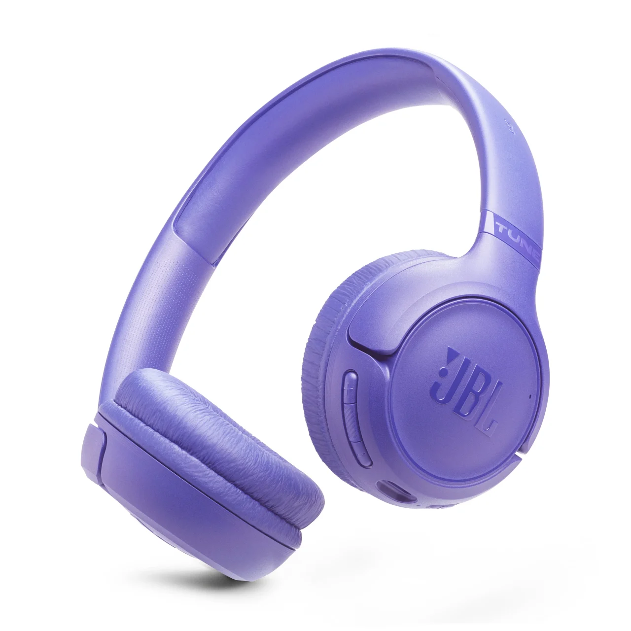 JBL TUNE 530BTの紫色のヘッドホンと側面の操作ボタン