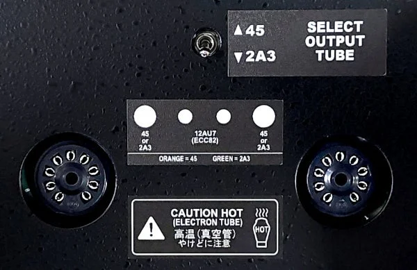 TU-4523のトップパネル。出力管選択スイッチと真空管ソケット、高温注意ラベル