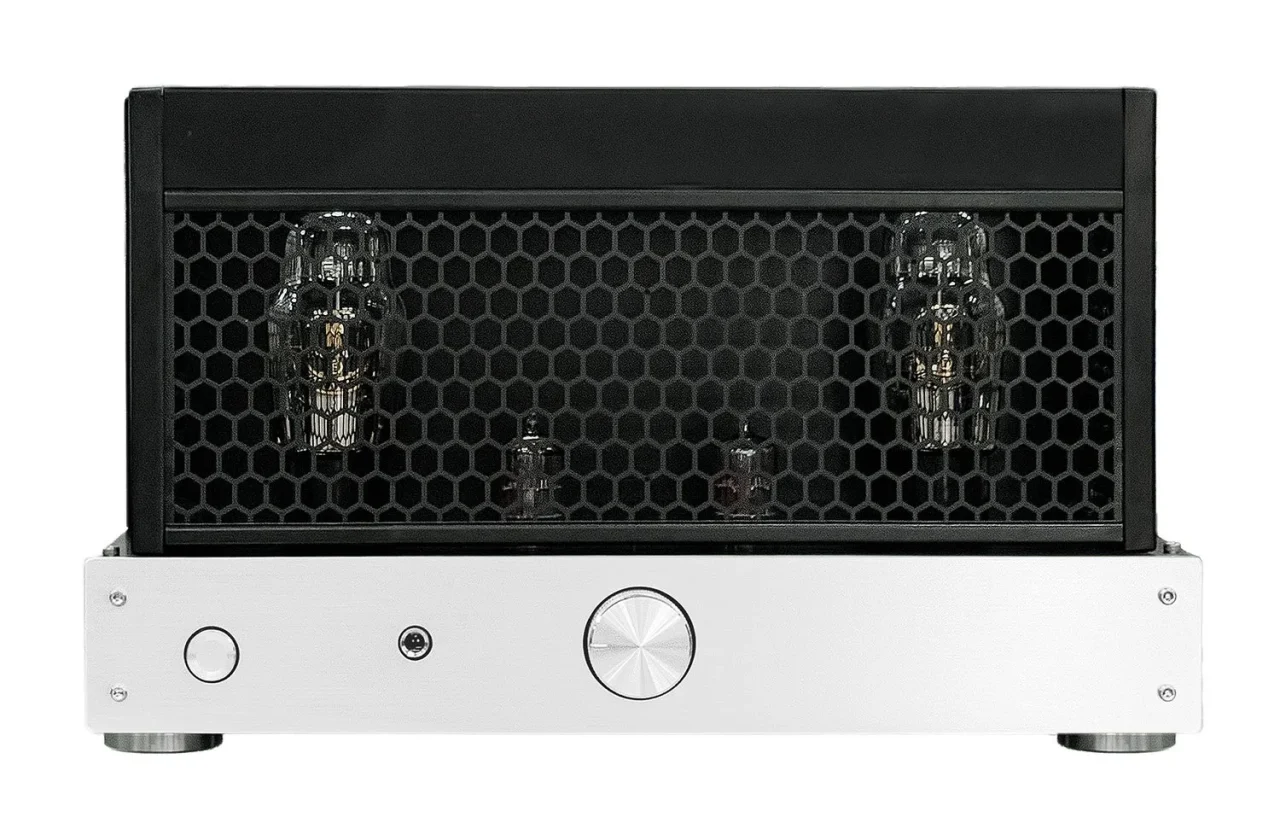 ポリカーボネート製ボンネットを備えたTU-4523の正面