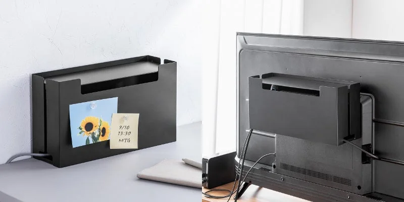 黒いスチール製ケーブルボックス。デスク上の設置例とモニター背面への取り付け例