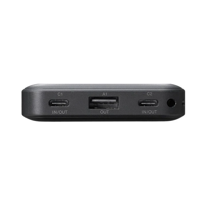 USB Type-C×2とUSB-A×1の端子を並べたモバイルバッテリーの側面