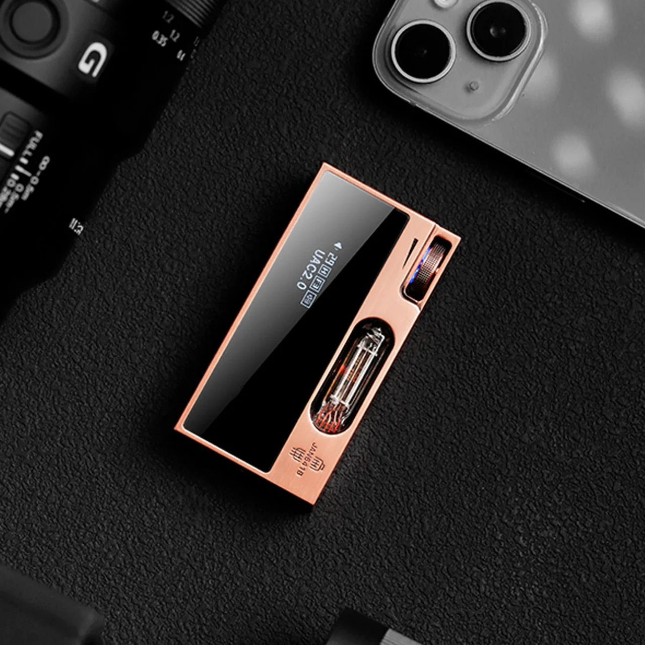 UA7 Copper 銅色の筐体と真空管が見える本体を上から写した様子
