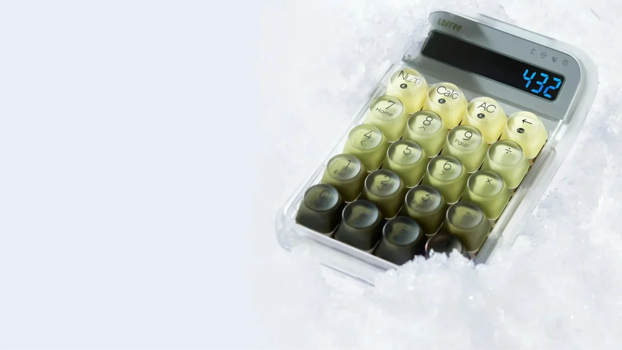 氷の上に置かれた432Hz Polar Moss 3-Mode ワイヤレス テンキーパッド