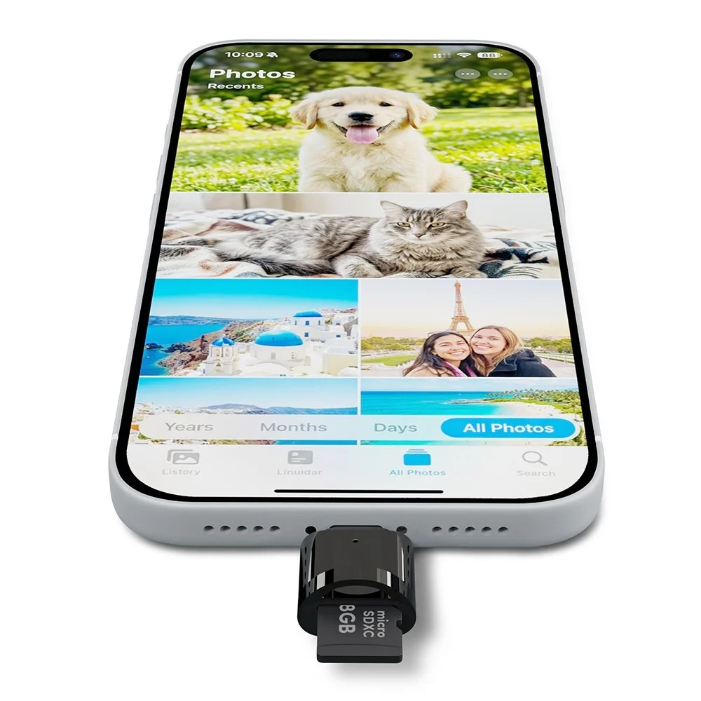 USB Type-C メモリーカードリーダーをスマホ下部に挿した様子