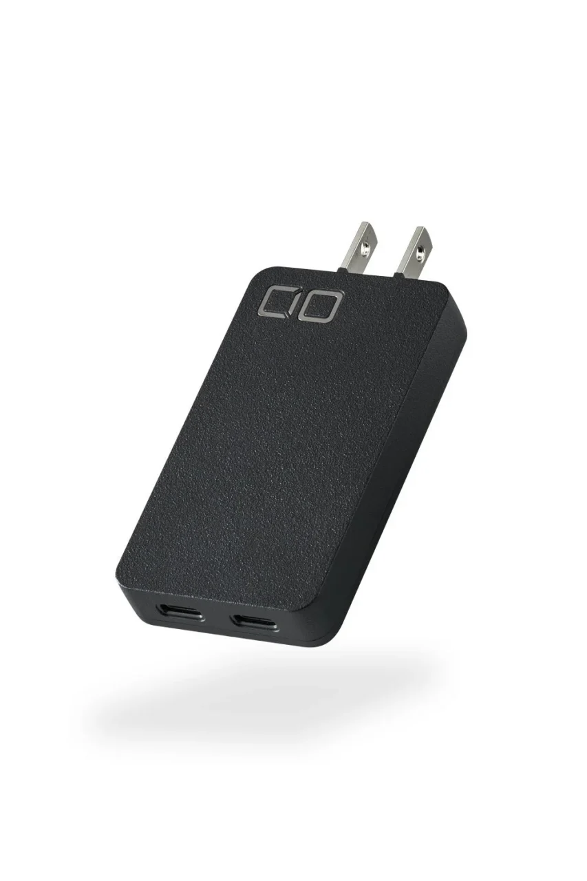 NovaPort SLIM DUOⅡ 45W2C。USB-Cを2口備えた黒い薄型充電器