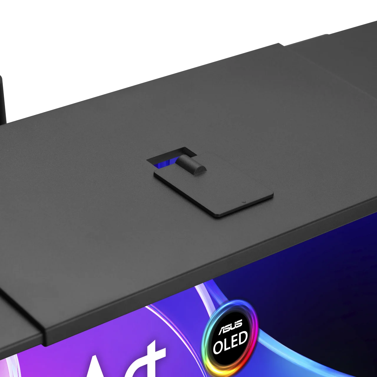 ProArt Display OLED PA32USDの上部に付いた黒いモニターフードのクローズアップ