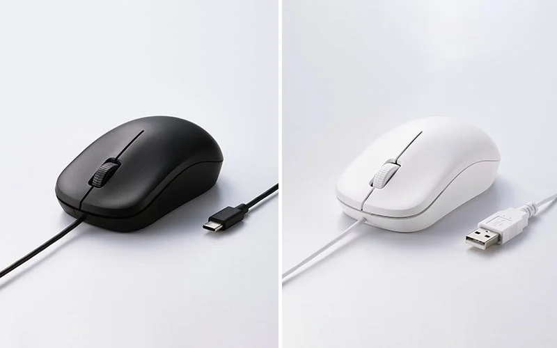 左がUSB Type-C用の黒、右がUSB-A用の白の有線3ボタンマウス