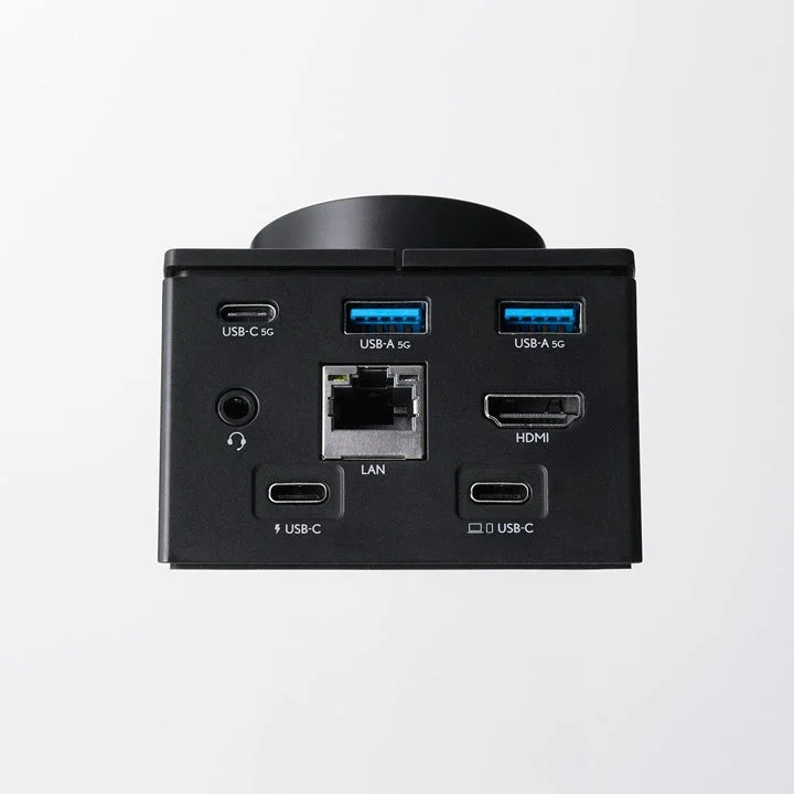 USB-A、USB-C、HDMI、LAN、イヤホンジャックを備えた黒いドッキングステーションのポート面