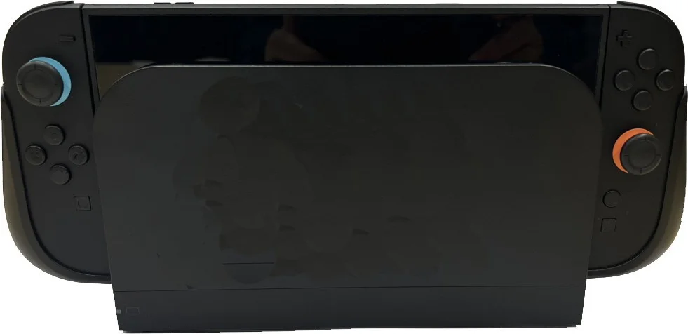 グリップを装着したままSwitch2ドックにセット可能な状態
