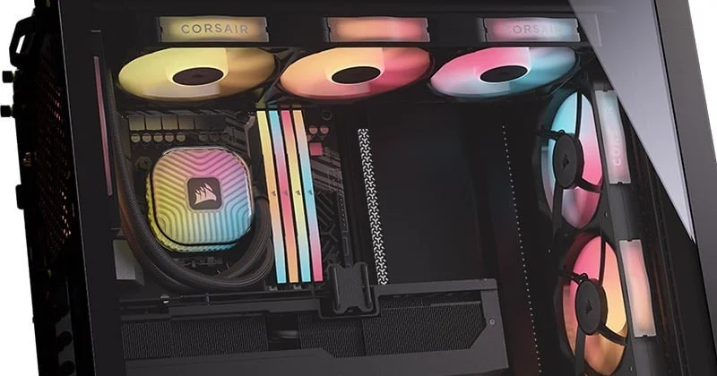 iCUE LINK RX II RGBシリーズのファンを搭載したPCケース内部