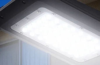3,000ルーメンの高輝度で発光する拡散レンズ付きライト発光部