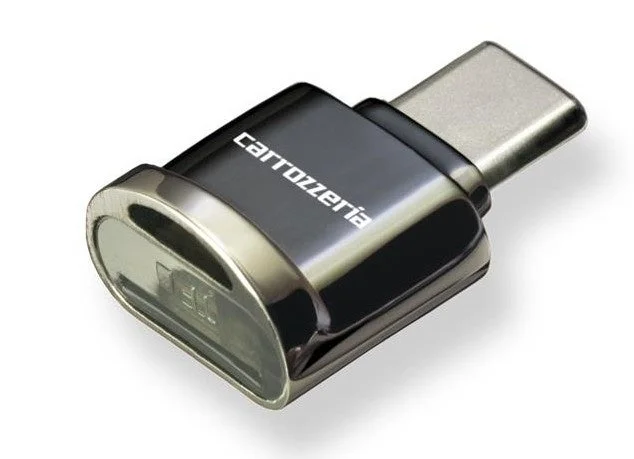 カロッツェリア USBカードリーダー CD-SDR001の外観