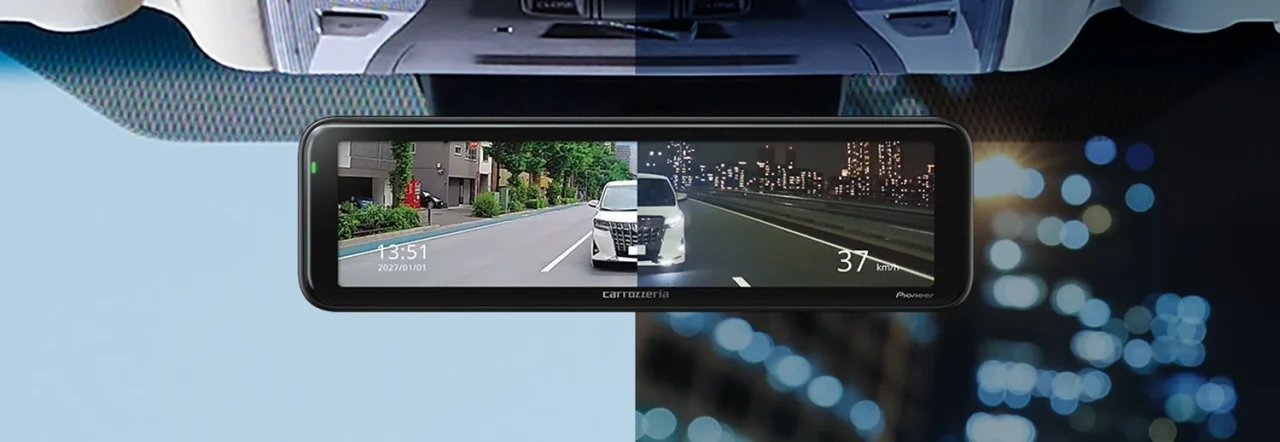 11V型高輝度IPS液晶モニターに昼と夜の後方映像を左右に表示したデジタルミラー