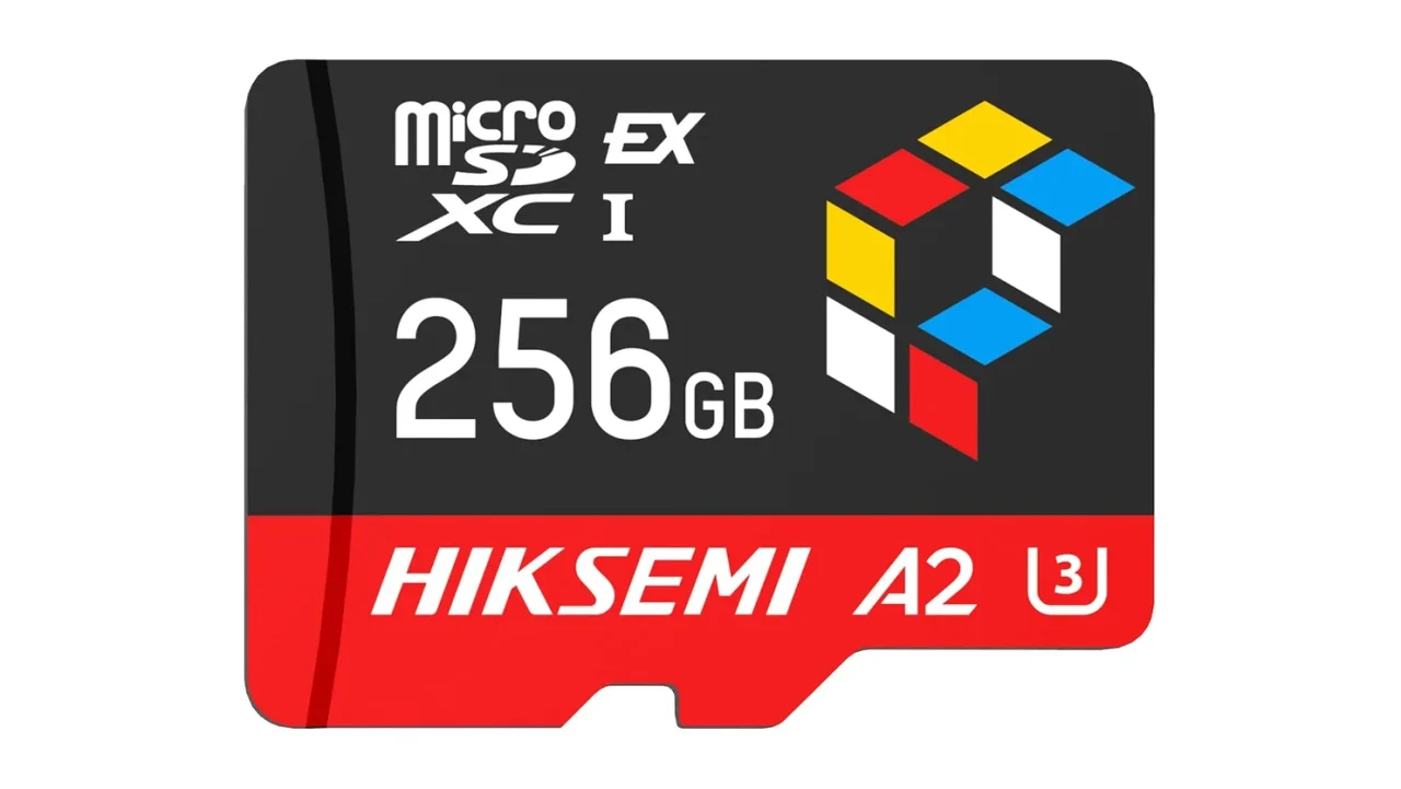 HIKSEMI 256GB microSDカード。黒と赤の本体にA2・U3表記