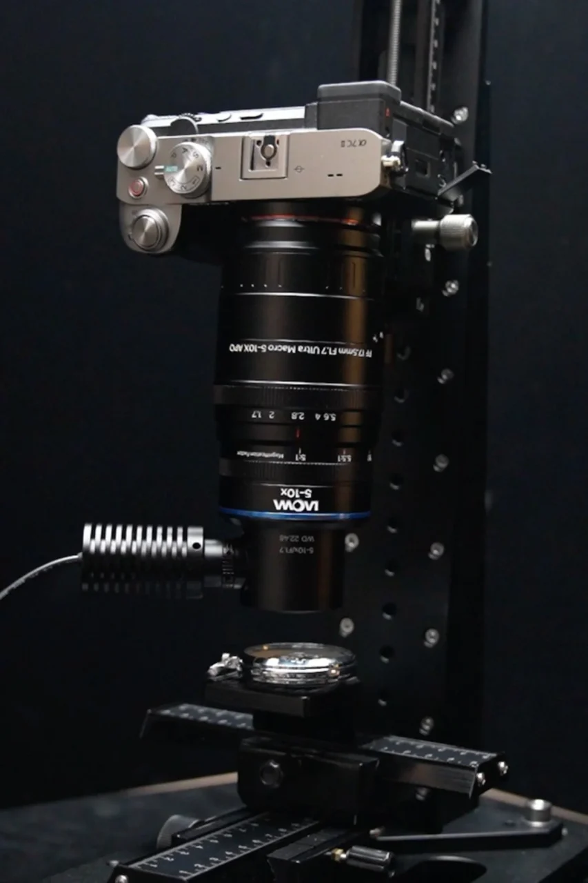 17.5mm F1.7 5–10X Ultra Macro APOを装着し同軸落射照明用光源を付けた撮影セット