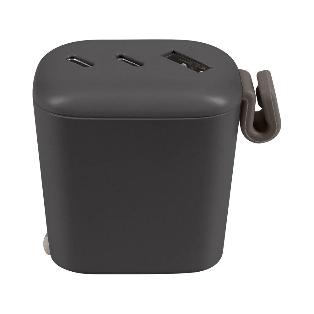 Easy Charger チャコールの正面。上面にUSBポート3つ、右側にストラップ状の部品