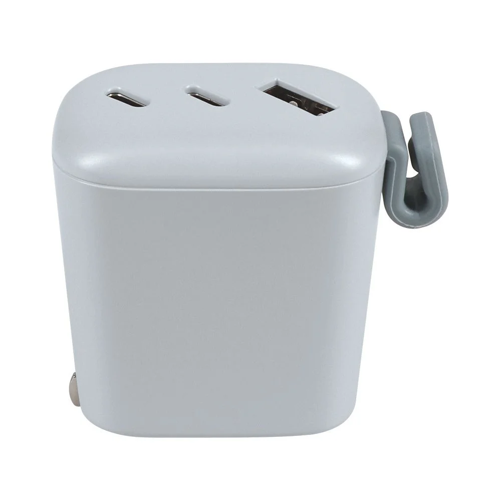 Easy Charger ブルーグレーのAC充電器。上面にUSBポート3つ