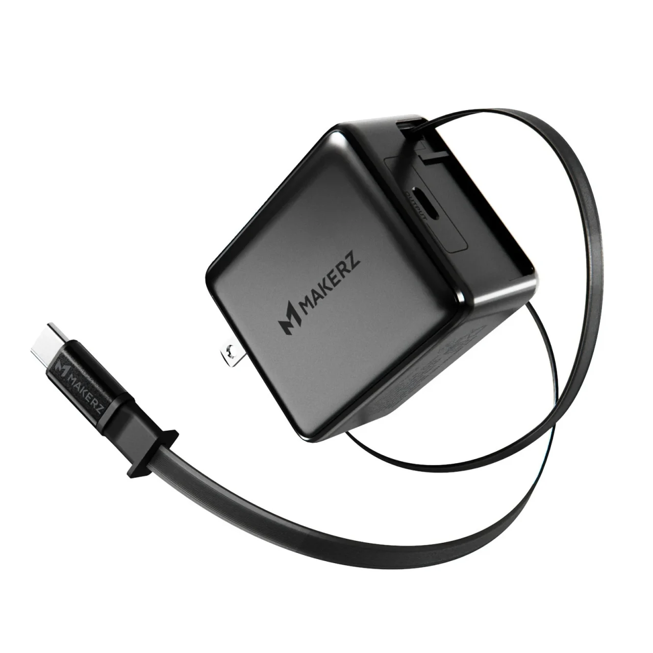 SOLIDZ Power Charger Model IS 黒い本体と引き出したUSB-Cケーブル