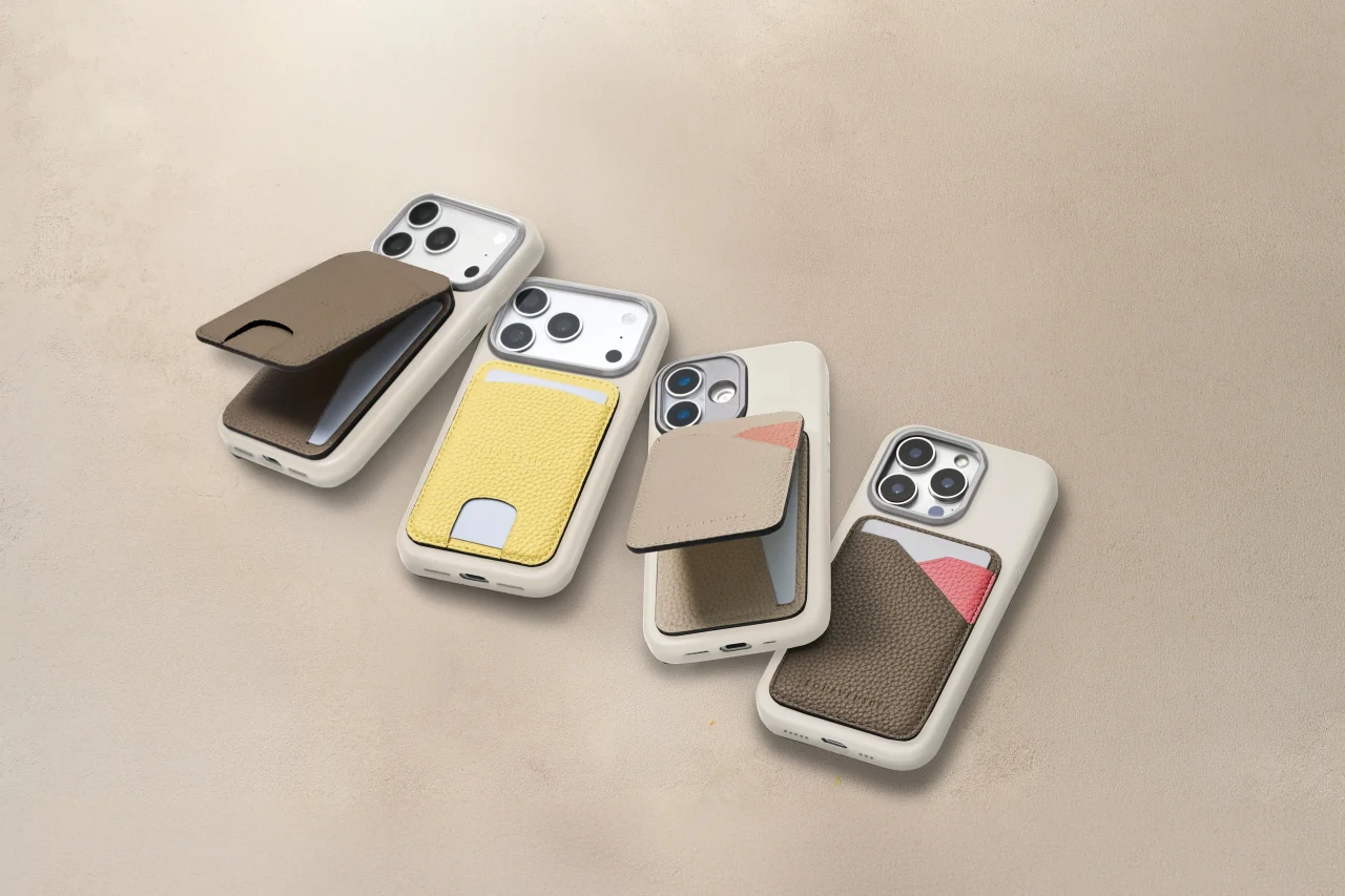 BONAVENTURAのマグネット カードケースを装着した4台のiPhone
