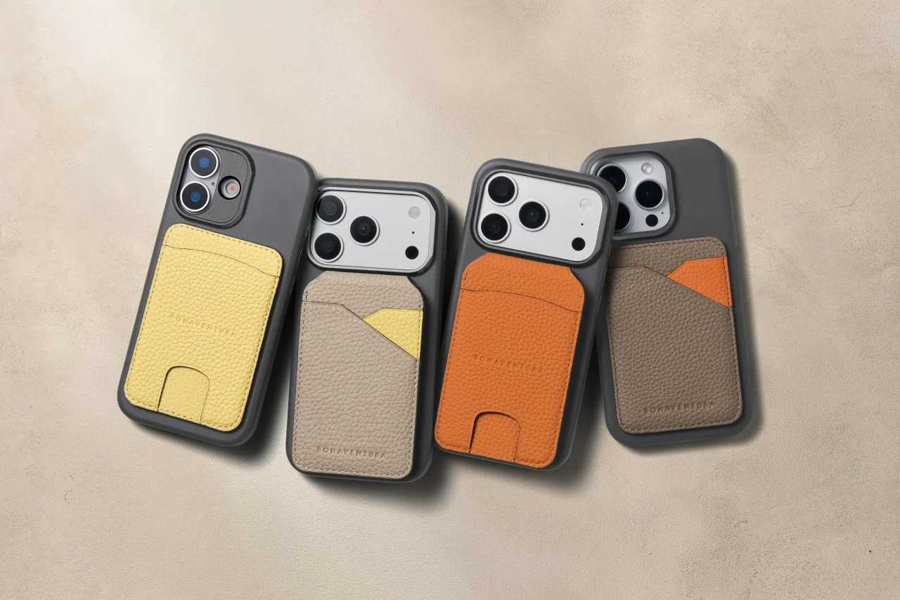 黄・ベージュ・オレンジ・グレージュのレザーカードケースを付けたiPhoneケース4台