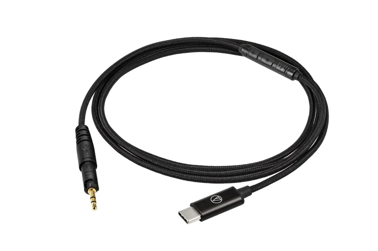 USB Type-C接続の黒い布巻き着脱ケーブル、マイク付きリモコン付き
